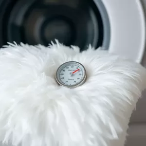 W jakiej temperaturze prać poduszki z pierza