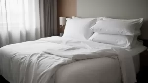 Zmiana pościeli w hotelu
